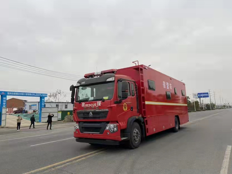 重汽豪沃單橋救援宿營(yíng)車（24人）