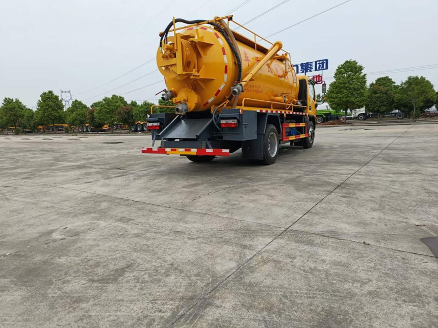 東風多利卡一體罐清洗吸污車